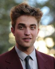 Роберт Паттинсон и Дженнифер Лопес вручат «Золотые глобусы»