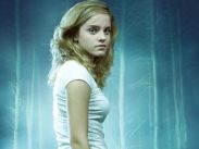 Эмма Уотсон стала гардеробщицей