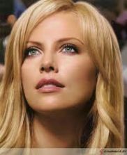 Шарлиз Терон метит в «Темного Рыцаря»