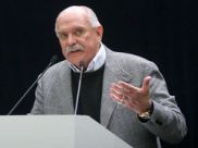 Михалков получит право собирать деньги за ввоз дисков