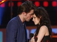 Роберт Паттинсон и Кристен Стюарт объединятся для поддержки "Сумерек"