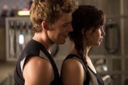 Дублированный трейлер к фильму «Голодные игры: И вспыхнет пламя» Дублированный трейлер к фильму «Голодные игры: И вспыхнет пламя»