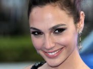 Галь Гадот сыграет с Кевином Костнером в новом триллере