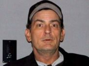 Чарли Шина вновь пригласили на ТВ