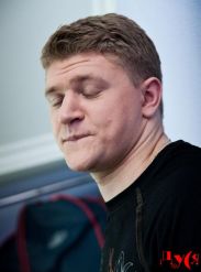 Суперфиналистов "Х-фактора" Алексея Кузнецова и Марию Рак прижали к стенке