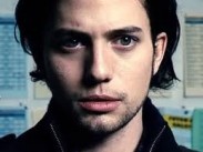 Джексон Рэтбоун станет вором в сериале «Белый воротничок»