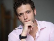 На ТВ3 премьера программы "Звезды и мистика с Константином Крюковым"