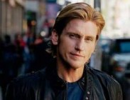 Звезда сериала "Спаси меня" станет рок-н-рольщиком