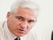 Глава Нацсовета Владимир Манжосов обещает новый порядок выдачи лицензий